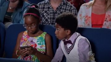 Youngland 24 mois à Volants robe à fleurs porté par Diane Johnson (Marsai Martin), en black-ish (S02E05)