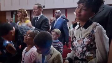 Sachin + Babi Facette Floral Imprimer Robe portée par Zoey Johnson (Yara Shahidi), en black-ish (S02E05)