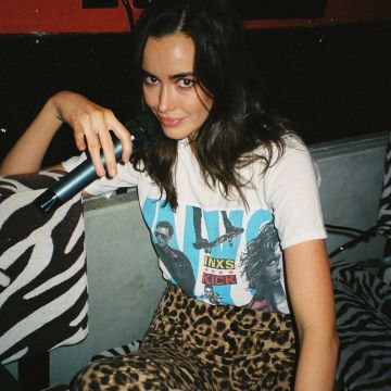 Camiseta de concierto vintage INXS Kick Tour 1988 usada por Sarah Stephens en su cuenta de Instagram @sarahstephens7