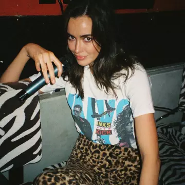 Vintage INXS Coup de pied de la Tournée 1988 Concert de T-Shirt porté par Sarah Stephens sur son Instagram account @sarahstephens7