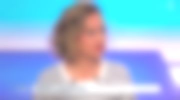 El escote a rayas manga corta, Mini giros en toda la superficie de Caroline Roux en C en el aire el 18.06.2019