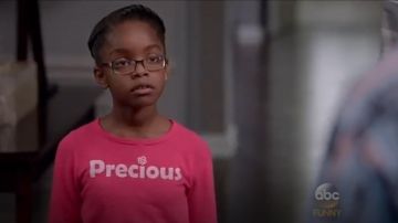 Soprano Précieux Sweat-shirt porté par Diane Johnson (Marsai Martin), en black-ish (S02E07)
