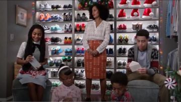 Rebecca Taylor Ice Cap Top usado por Rainbow Johnson (Tracee Ellis Ross) en negro (S02E10)