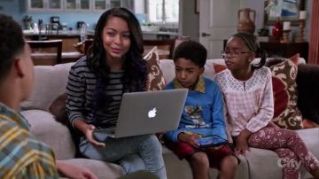 Zara Girls Loose Soft Printed Pants usado por Diane Johnson (Marsai Martin) en negro (Temporada 02 Episodio 12)