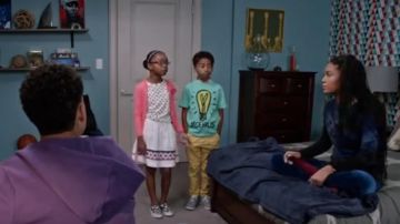 Ropa de comida chatarra Genius Monopoly Pullover Sudadera usada por Jack Johnson (Miles Brown) en negro (S02E13)