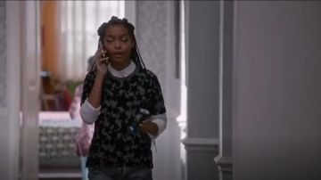 Maje Temporair Star Print T Shirt worn by Zoey Johnson (Yara Shahidi) in black-ish (S02E13)