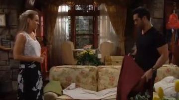 Falda Joie Arlissa usada por Sharon Case como se ve en The Young and the Restless 14 de junio de 2019