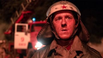 The helmet of firefighter Vasily Ignatenko (Adam Nagaitis) in Chernobyl S01E01