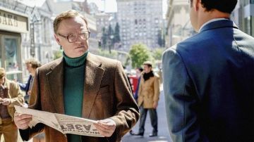 El suéter de cuello de tortuga de Valery Legasov (Jared Harris) en Chernobyl Temporada 01 Episodio 04