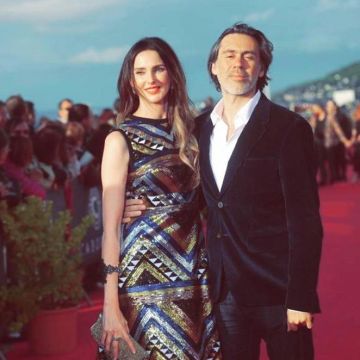 The long dress ethnic sequin metal Frédérique Bel on his account Instagram @frederiquebel_