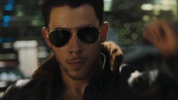 Les lunettes de soleil aviator portées par Alex (Nick Jonas) dans Jumanji : Bienvenue dans la jungle
