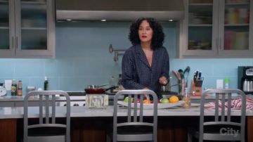 Rag & Bone Arthur Imprimer Combinaison en Soie porté par arc-en-ciel Johnson (Tracee Ellis Ross), en black-ish (Saison 02, Épisode 14)