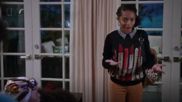 Betsey Johnson Exclusif Leopard Sac à dos porté par Zoey Johnson (Yara Shahidi), en black-ish (Saison 02 Episode 16)