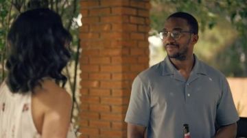 The grey polo Danny (Anthony Mackie) in Black Mirror (S05E01)