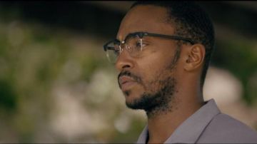 Glasses retro Danny (Anthony Mackie) in Black Mirror (S05E01)