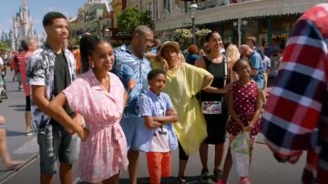 L'anthropologie Maeve Tourista Romper porté par Zoey Johnson (Yara Shahidi), en black-ish (Saison 03 Episode 01)