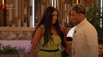 PrettyLittleThing Lime Slinky One Shoulder Ruched Bodycon Dress usado por Anna Valkili en Love Island (S05E15)