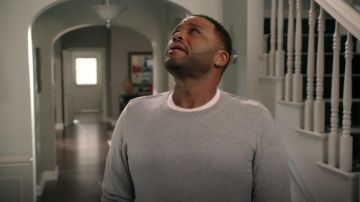 Burberry Brit Richmond Cotton & Cashmere Sweater usado por Andre 'Dre' Johnson (Anthony Anderson) en negro (S03E01)