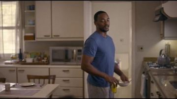 The short sleeve t-shirt blue Danny (Anthony Mackie) in Black Mirror (Season 05 Episode 01)