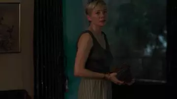 Khaki button tank worn by Theresa (Julianne Moore) in After the Wedding