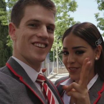 Fille Cheveux Clip porté par Danna Paola pour l'annonce de l'Élite la saison 2