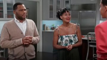 Milly Ananas débardeur porté par arc-en-ciel Johnson (Tracee Ellis Ross), en black-ish (S03E03)