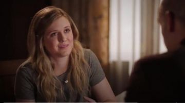 Madewell Whisper Cotton Crewneck Tee in hthr mercury worn by Cassie Bishop (Harriet Dyer) in The InBetween (S01E03)