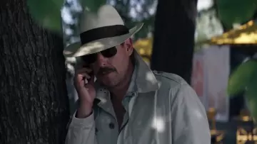 Le chapeau Panama porté par Nick Spitz (Adam Sandler) dans Murder Mystery