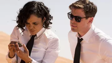 La camisa blanca usada por la Agente M (Tessa Thompson) en Men in Black: International