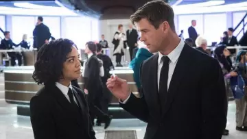 Agente M's (Tessa Thompson) Chaqueta negra de traje corto en hombres de negro: Internacional