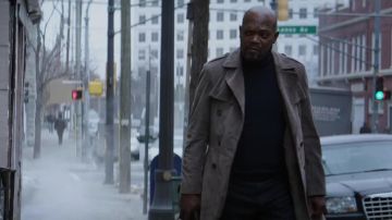 The coat trench coat worn by John Shaft (Samuel L. Jackson) in Shaft