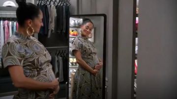 Brooks Brothers Médaillon Shirt Robe portée par arc-en-ciel Johnson (Tracee Ellis Ross), en black-ish (Saison 03, Épisode 10)
