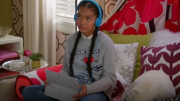 Maje Tilda Sweat-shirt porté par Zoey Johnson (Yara Shahidi), en black-ish (Saison 03, Épisode 10)