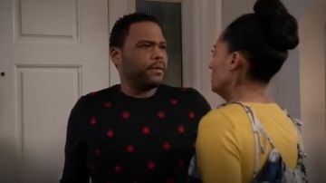 Gucci Laine encolure ras du cou Avec les Abeilles Et les Étoiles portés par Andre "Dre' Johnson (Anthony Anderson), en black-ish (Saison 03, Épisode 11)