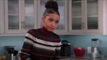 Diane Von Furstenberg Leela Métalliques en Mélange de Laine à col Roulé porté par arc-en-ciel Johnson (Tracee Ellis Ross), en black-ish (Saison 03, Épisode 12)