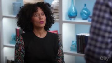 Veronica Beard Moelleux Mixed Media Pull en Cachemire porté par Zoey Johnson (Yara Shahidi), en black-ish (Saison 03 Episode 13)