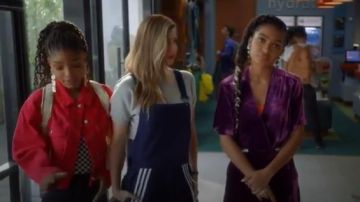 Mono Adidas Chino usado por Nomi Segal (Emily Arlook) en grown-ish (Temporada 02 Episodio 14)