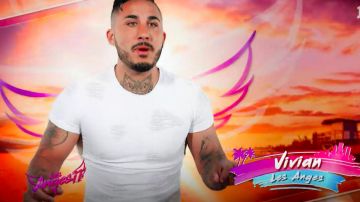 Le t-shirt blanc avec des petites déchirures de Vivian dans Les Anges 11 du 20/06/2019