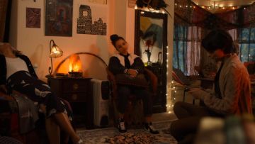Les Sneakers Nike  BLAZER MID PRM VNTG SUEDE de Moe Truax (Kiana Madeira) dans Trinkets (S01E07)