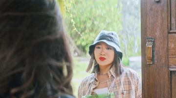 The bob of black leather worn by an extra in the movie clip an Alibi for Eva