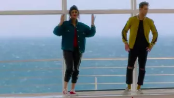 The jean jacket oversize Salma Rachid in her video clip of MY GAZELLE feat. Mok Saib