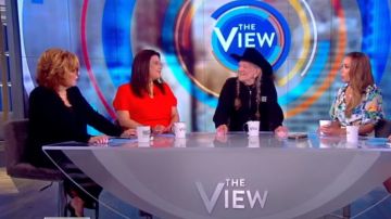 Chaqueta Iro Shavani usada por Joy Behar en The View 18 de junio de 2019