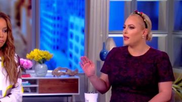 Lauren Ralph Lauren Vestido de encaje floral usado por Meghan McCain en The View 19 de junio de 2019