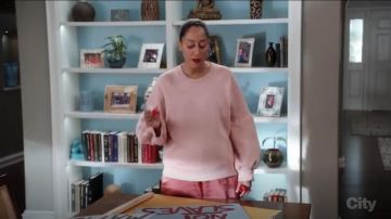 Sudadera Burberry Bell Sleeve usada por Rainbow Johnson (Tracee Ellis Ross) en negro (Temporada 03 Episodio 17)
