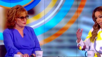 Blusa Elie Tahari Reva usada por Joy Behar en The View 19 de junio de 2019