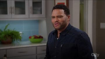 G Star Raw Powel Long Sleeve Button Down Shirt Bleu porté par Andre "Dre' Johnson (Anthony Anderson), en black-ish (Saison 03, Épisode 17)