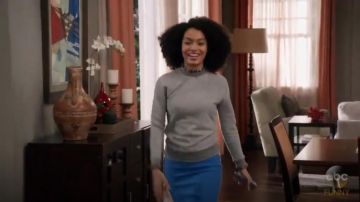 Forever 21 Royal Blue Athletic inspiró la falda lápiz usada por Zoey Johnson (Yara Shahidi) en negro (Temporada 03 Episodio 18)