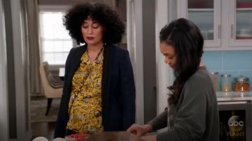 Isabel Marant Etoile Mustard Yellow Amaria Rasta Flower Blusa usada por Rainbow Johnson (Tracee Ellis Ross) en negro (Temporada 03 Episodio 18)