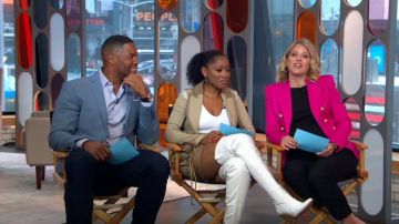 Balmain Classic Blazer de 6 botones usado por Sara Haines en Good Morning America 18 de junio de 2019