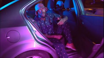 The pyjama blue Ralph Lauren Alpha Wann in the clip Grind of 2zer